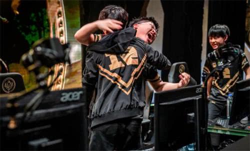  电竞元老重返赛场，情怀与实力共燃