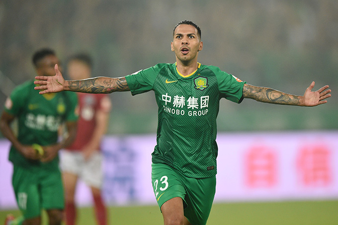  关键先生挺身而出助球队惊险过关