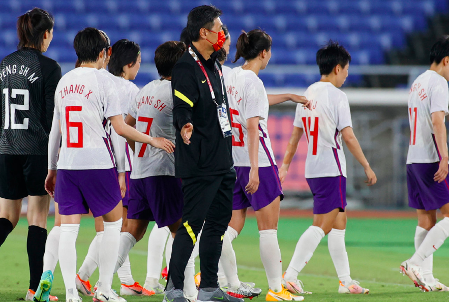 女足姑娘创历史,首次捧起洲际奖杯