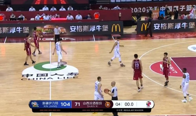 罚球线上稳如泰山锁定比赛胜局