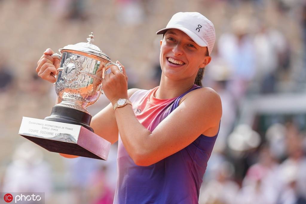 斯维亚泰克卫冕成功,波兰之星闪耀赛场